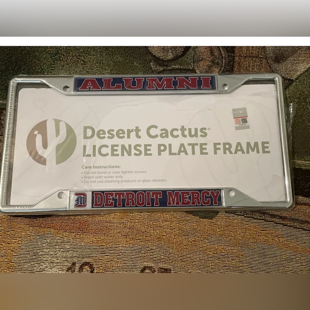 ALUMNI DETROIT MERCY UDM Titans License Plate Frame Metal NEW